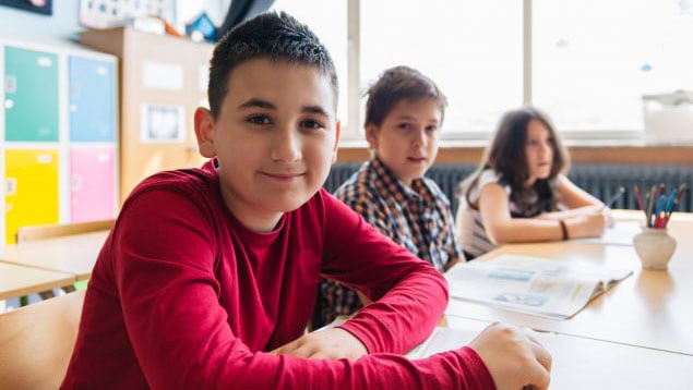 Niños en un salón de clases