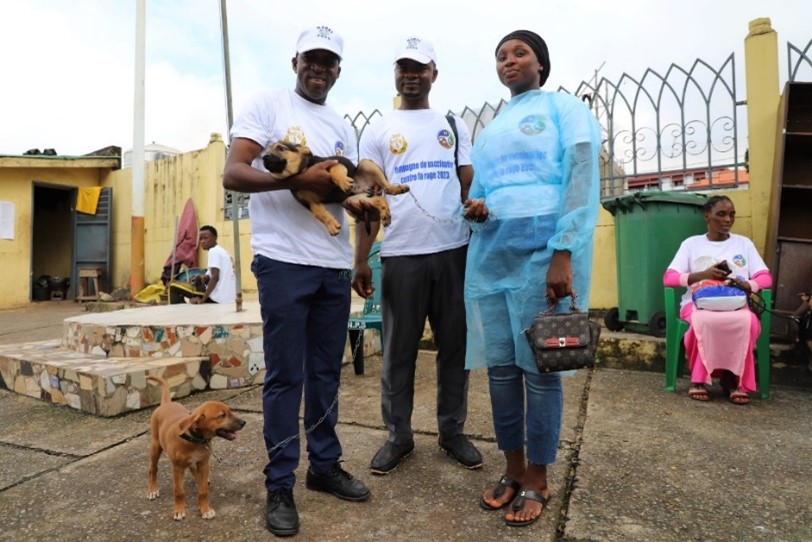 Staff and dogs pose for a picture during rabies prevention and control work in Guinea