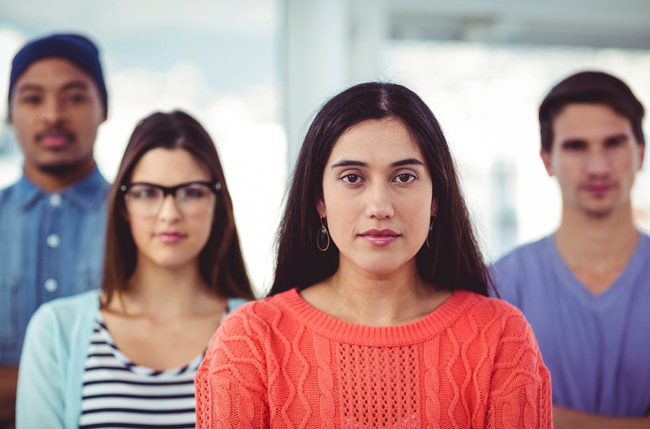 Un grupo diverso de jóvenes adultos.